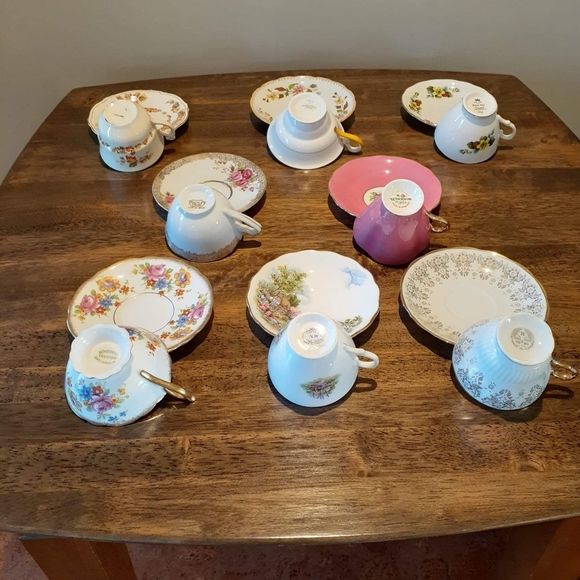 8 china cups & saucers - Picture 2 of 6